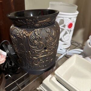 Scentsy Bronze Floral Warmer